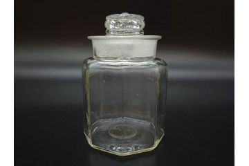 昭和レトロ　お部屋のアクセントになる蓋付きガラス瓶5個セット(八角、キャニスター、ガラスビン、硝子、菓子瓶、フタ付き)(R-076950)