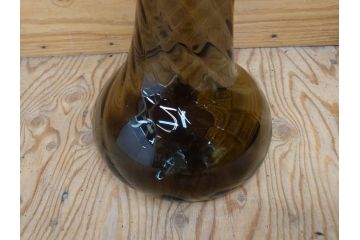 昭和レトロ　波打つような模様がお洒落なフラワーベース(花瓶、花入れ、花器、オブジェ、ホームインテリア、ディスプレイ、モスグリーン)(R-076985)