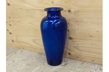 昭和レトロ　鮮やかなブルーが空間のアクセントになるフラワーベース(花瓶、花入れ、花器、オブジェ、ホームインテリア、ディスプレイ、ブルー)(R-076987)