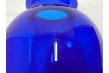 昭和レトロ　鮮やかなブルーが空間のアクセントになるフラワーベース(花瓶、花入れ、花器、オブジェ、ホームインテリア、ディスプレイ、ブルー)(R-076987)