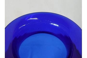 昭和レトロ　鮮やかなブルーが空間のアクセントになるフラワーベース(花瓶、花入れ、花器、オブジェ、ホームインテリア、ディスプレイ、ブルー)(R-076987)