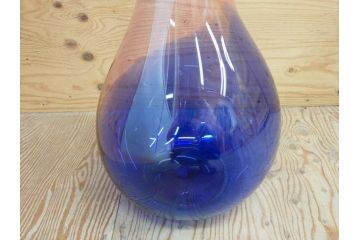昭和レトロ　特大　グラデーションが美しいフラワーベース(花瓶、花入れ、花器、オブジェ、ホームインテリア、ディスプレイ、ブルー、ピンク、アートガラス)(R-076988)