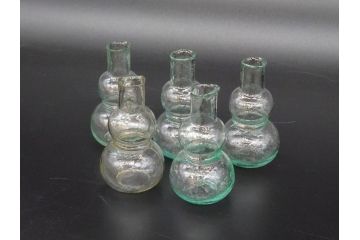 戦前　当時物　瓢箪型　気泡や絶妙なフォルムが味わいのあるニッキ水瓶5個セット(豆ガラス、ちびニッキ水、ガラス容器、駄菓子屋ビン、ペロペロ、レトロガラス、一輪挿し、ひょうたん)(R-076989)