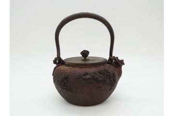 時代物　亀文堂　獣口　家屋風景図　長い歴史を刻んだ趣ある鉄瓶(湯沸、湯瓶、茶道具、茶器)(R-076993)