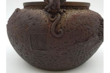 時代物　亀文堂　獣口　家屋風景図　長い歴史を刻んだ趣ある鉄瓶(湯沸、湯瓶、茶道具、茶器)(R-076993)