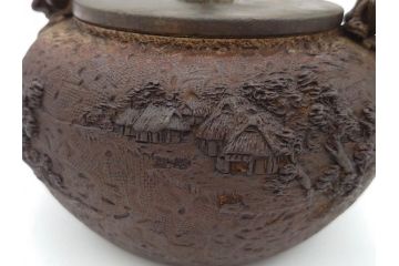 時代物　亀文堂　獣口　家屋風景図　長い歴史を刻んだ趣ある鉄瓶(湯沸、湯瓶、茶道具、茶器)(R-076993)