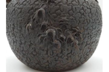 時代物　亀文堂　日本亀文　波千鳥　松竹梅　楼閣山水図　銀象嵌　使い込まれた風合いが歴史を感じる鉄瓶(湯沸、湯瓶、茶道具、茶器)(R-076994)