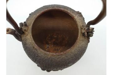 時代物　亀文堂　日本亀文　波千鳥　松竹梅　楼閣山水図　銀象嵌　使い込まれた風合いが歴史を感じる鉄瓶(湯沸、湯瓶、茶道具、茶器)(R-076994)