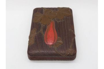明治〜大正期　漆芸家　金城一国斎　桐製　鎌倉彫　根来塗り　糸瓜紋　高盛絵　へちまの彫りが目を引く木製の硯箱(水滴、水指し、書道具、小箱、木箱、ヘチマ)(R-076995)