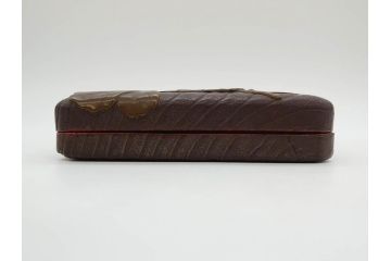 明治〜大正期　漆芸家　金城一国斎　桐製　鎌倉彫　根来塗り　糸瓜紋　高盛絵　へちまの彫りが目を引く木製の硯箱(水滴、水指し、書道具、小箱、木箱、ヘチマ)(R-076995)