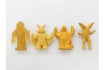 当時物　昭和レトロ　ポピー　怪獣　ウルトラマン　大量　消しゴム等126個セット(円谷プロ、東宝、ウルトラ兄弟、キングギドラ、怪獣ケシゴム、ガシャポン、ガチャガチャ、フィギュア、おもちゃ、オモチャ、玩具)(R-077000)
