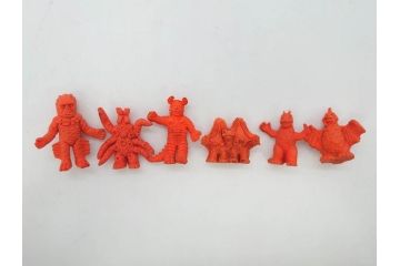 当時物　昭和レトロ　ポピー　怪獣　ウルトラマン　大量　消しゴム等126個セット(円谷プロ、東宝、ウルトラ兄弟、キングギドラ、怪獣ケシゴム、ガシャポン、ガチャガチャ、フィギュア、おもちゃ、オモチャ、玩具)(R-077000)