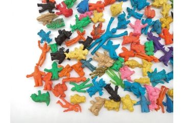 当時物　昭和レトロ　ポピー　怪獣　ウルトラマン　大量　消しゴム等130個セット(円谷プロ、東宝、ウルトラ兄弟、キングジョー、カネゴン、バルタン星人、怪獣ケシゴム、ガシャポン、ガチャガチャ、フィギュア、おもちゃ、オモチャ、玩具)(R-077001)
