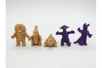 当時物　昭和レトロ　ポピー　怪獣　ウルトラマン　大量　消しゴム等130個セット(円谷プロ、東宝、ウルトラ兄弟、キングジョー、カネゴン、バルタン星人、怪獣ケシゴム、ガシャポン、ガチャガチャ、フィギュア、おもちゃ、オモチャ、玩具)(R-077001)