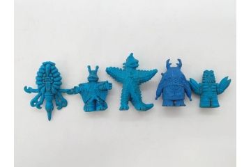 当時物　昭和レトロ　ポピー　怪獣　ウルトラマン　大量　消しゴム等130個セット(円谷プロ、東宝、ウルトラ兄弟、キングジョー、カネゴン、バルタン星人、怪獣ケシゴム、ガシャポン、ガチャガチャ、フィギュア、おもちゃ、オモチャ、玩具)(R-077001)