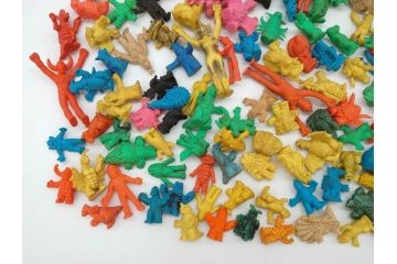 当時物　昭和レトロ　ポピー　怪獣　ウルトラマン　大量　消しゴム等128個セット(円谷プロ、東宝、ウルトラ兄弟、ダダ、エレキング、バルタン星人、怪獣ケシゴム、ガシャポン、ガチャガチャ、フィギュア、おもちゃ、オモチャ、玩具)(R-077002)