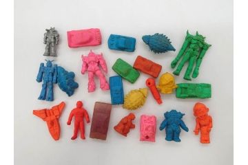 当時物　昭和レトロ　ポピー　仮面ライダー　ルパン三世　ど根性ガエル　無敵ロボ トライダーG7　怪獣　ガン消し　大量　消しゴム等456個セット(モンキーパンチ、石森プロ、少年ジャンプ、メカゴジラ、バットマン、ドラえもん、東宝、ガシャポン、ガチャガチャ、フィギュア、おもちゃ、オモチャ、玩具)(R-077003)