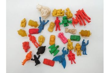 当時物　昭和レトロ　ポピー　仮面ライダー　ルパン三世　ど根性ガエル　無敵ロボ トライダーG7　怪獣　ガン消し　大量　消しゴム等456個セット(モンキーパンチ、石森プロ、少年ジャンプ、メカゴジラ、バットマン、ドラえもん、東宝、ガシャポン、ガチャガチャ、フィギュア、おもちゃ、オモチャ、玩具)(R-077003)