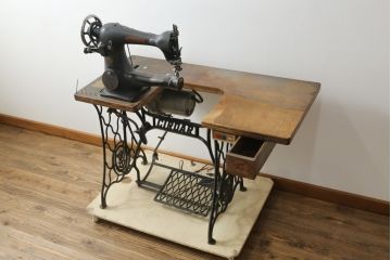 ジャンク品　和製アンティーク　中島ミシン　CIRDAR(サーダー) TF-3S　靴用　厚地専用機　腕ミシン　足踏みミシン(ミシンテーブル、ミシン台、工業用ミシン、ディスプレイ、SINGER、シンガー、18型)(R-077014)