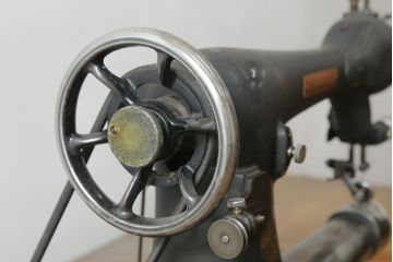 ジャンク品　和製アンティーク　中島ミシン　CIRDAR(サーダー) TF-3S　靴用　厚地専用機　腕ミシン　足踏みミシン(ミシンテーブル、ミシン台、工業用ミシン、ディスプレイ、SINGER、シンガー、18型)(R-077014)