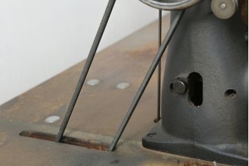 ジャンク品　和製アンティーク　中島ミシン　CIRDAR(サーダー) TF-3S　靴用　厚地専用機　腕ミシン　足踏みミシン(ミシンテーブル、ミシン台、工業用ミシン、ディスプレイ、SINGER、シンガー、18型)(R-077014)