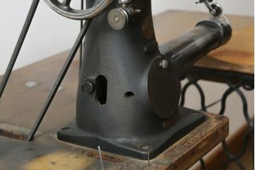 ジャンク品　和製アンティーク　中島ミシン　CIRDAR(サーダー) TF-3S　靴用　厚地専用機　腕ミシン　足踏みミシン(ミシンテーブル、ミシン台、工業用ミシン、ディスプレイ、SINGER、シンガー、18型)(R-077014)