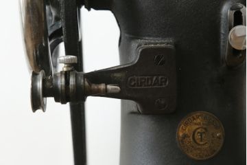 ジャンク品　和製アンティーク　中島ミシン　CIRDAR(サーダー) TF-3S　靴用　厚地専用機　腕ミシン　足踏みミシン(ミシンテーブル、ミシン台、工業用ミシン、ディスプレイ、SINGER、シンガー、18型)(R-077014)
