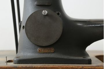 ジャンク品　和製アンティーク　中島ミシン　CIRDAR(サーダー) TF-3S　靴用　厚地専用機　腕ミシン　足踏みミシン(ミシンテーブル、ミシン台、工業用ミシン、ディスプレイ、SINGER、シンガー、18型)(R-077014)