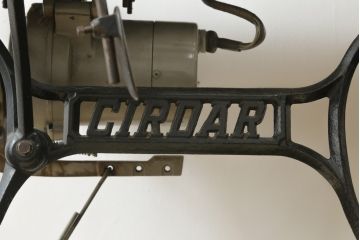 ジャンク品　和製アンティーク　中島ミシン　CIRDAR(サーダー) TF-3S　靴用　厚地専用機　腕ミシン　足踏みミシン(ミシンテーブル、ミシン台、工業用ミシン、ディスプレイ、SINGER、シンガー、18型)(R-077014)