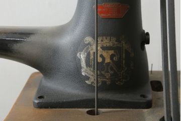ジャンク品　和製アンティーク　中島ミシン　CIRDAR(サーダー) TF-3S　靴用　厚地専用機　腕ミシン　足踏みミシン(ミシンテーブル、ミシン台、工業用ミシン、ディスプレイ、SINGER、シンガー、18型)(R-077014)