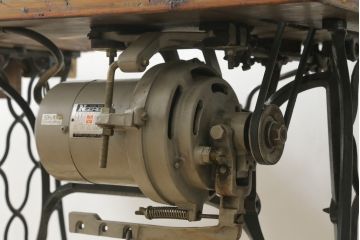 ジャンク品　和製アンティーク　中島ミシン　CIRDAR(サーダー) TF-3S　靴用　厚地専用機　腕ミシン　足踏みミシン(ミシンテーブル、ミシン台、工業用ミシン、ディスプレイ、SINGER、シンガー、18型)(R-077014)