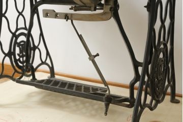 ジャンク品　和製アンティーク　中島ミシン　CIRDAR(サーダー) TF-3S　靴用　厚地専用機　腕ミシン　足踏みミシン(ミシンテーブル、ミシン台、工業用ミシン、ディスプレイ、SINGER、シンガー、18型)(R-077014)