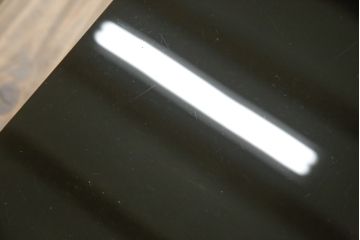 デンマークビンテージ　GETAMA(ゲタマ)　Hans J Wegner(ハンス・J・ウェグナー)　チーク材　ブラックカラーの天板ガラスが高級感を醸し出すベッドサイドテーブル(ナイトテーブル、エンドテーブル、北欧、ヴィンテージ)(R-077015)