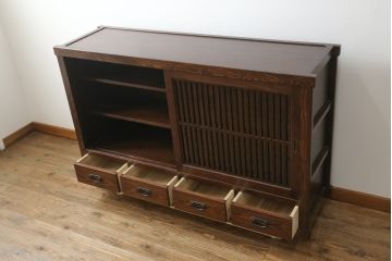 中古　美品　国産民芸家具　タモ材　上質な和の空間づくりにおすすめの水屋箪笥サイドボード(サイドキャビネット、収納棚、戸棚、食器棚、茶箪笥)(R-077016)