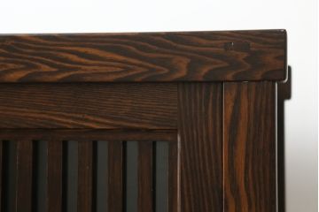 中古　美品　国産民芸家具　タモ材　上質な和の空間づくりにおすすめの水屋箪笥サイドボード(サイドキャビネット、収納棚、戸棚、食器棚、茶箪笥)(R-077016)