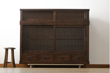 中古　美品　国産民芸家具　タモ材　上質な和の空間づくりにおすすめの水屋箪笥サイドボード(サイドキャビネット、収納棚、戸棚、食器棚、茶箪笥)(R-077016)