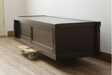 中古　美品　国産民芸家具　タモ材　上質な和の空間づくりにおすすめの水屋箪笥ローボード(テレビボード、テレビ台、リビングボード、サイドボード、収納棚、戸棚)(R-077017)