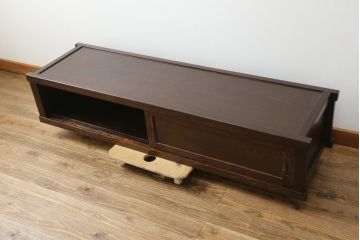 中古　美品　国産民芸家具　タモ材　上質な和の空間づくりにおすすめの水屋箪笥ローボード(テレビボード、テレビ台、リビングボード、サイドボード、収納棚、戸棚)(R-077017)