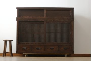 中古　美品　国産民芸家具　タモ材　上質な和の空間づくりにおすすめの水屋箪笥ローボード(テレビボード、テレビ台、リビングボード、サイドボード、収納棚、戸棚)(R-077017)