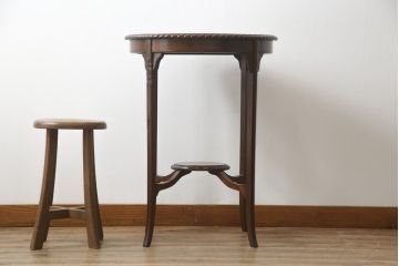 イギリスアンティーク　Lloyd's Antiques(ロイズ・アンティークス)取り扱い　マホガニー材　洗練された佇まいが魅力的なサイドテーブル(ラウンドテーブル、コーヒーテーブル、花台、飾り台、英国)(R-077019)