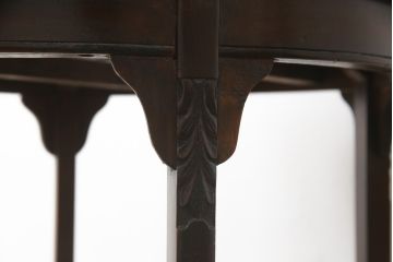 イギリスアンティーク　Lloyd's Antiques(ロイズ・アンティークス)取り扱い　マホガニー材　洗練された佇まいが魅力的なサイドテーブル(ラウンドテーブル、コーヒーテーブル、花台、飾り台、英国)(R-077019)