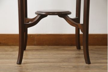 イギリスアンティーク　Lloyd's Antiques(ロイズ・アンティークス)取り扱い　マホガニー材　洗練された佇まいが魅力的なサイドテーブル(ラウンドテーブル、コーヒーテーブル、花台、飾り台、英国)(R-077019)