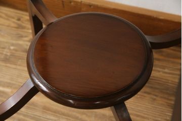 イギリスアンティーク　Lloyd's Antiques(ロイズ・アンティークス)取り扱い　マホガニー材　洗練された佇まいが魅力的なサイドテーブル(ラウンドテーブル、コーヒーテーブル、花台、飾り台、英国)(R-077019)