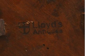 イギリスアンティーク　Lloyd's Antiques(ロイズ・アンティークス)取り扱い　マホガニー材　洗練された佇まいが魅力的なサイドテーブル(ラウンドテーブル、コーヒーテーブル、花台、飾り台、英国)(R-077019)