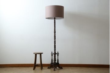 イギリスアンティーク　Lloyd's Antiques(ロイズ・アンティークス)取り扱い　マホガニー材　シックな色合いで落ち着いた空間づくりにおすすめのフロアスタンド(フロアランプ、スタンドライト、スタンド照明、英国)(R-077020)