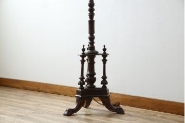 イギリスアンティーク　Lloyd's Antiques(ロイズ・アンティークス)取り扱い　マホガニー材　シックな色合いで落ち着いた空間づくりにおすすめのフロアスタンド(フロアランプ、スタンドライト、スタンド照明、英国)(R-077020)