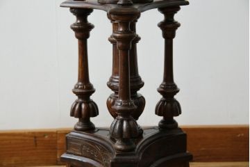 イギリスアンティーク　Lloyd's Antiques(ロイズ・アンティークス)取り扱い　マホガニー材　シックな色合いで落ち着いた空間づくりにおすすめのフロアスタンド(フロアランプ、スタンドライト、スタンド照明、英国)(R-077020)