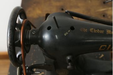 ジャンク品　和製アンティーク　中島ミシン　CIRDAR(サーダー) TF-1　靴用　厚地専用機　腕ミシン　足踏みミシン(ミシンテーブル、ミシン台、工業用ミシン、ディスプレイ、SINGER、シンガー、18型)(R-077021)