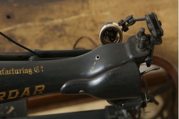 ジャンク品　和製アンティーク　中島ミシン　CIRDAR(サーダー) TF-1　靴用　厚地専用機　腕ミシン　足踏みミシン(ミシンテーブル、ミシン台、工業用ミシン、ディスプレイ、SINGER、シンガー、18型)(R-077021)