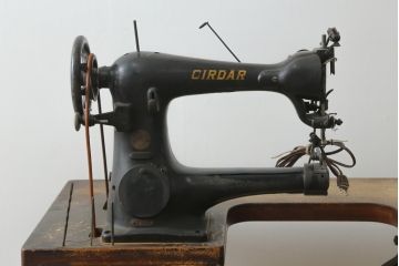 ジャンク品　和製アンティーク　中島ミシン　CIRDAR(サーダー) TF-1　靴用　厚地専用機　腕ミシン　足踏みミシン(ミシンテーブル、ミシン台、工業用ミシン、ディスプレイ、SINGER、シンガー、18型)(R-077021)